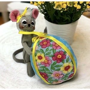Annalee Doll Easter Mouse Egg Flower Spring Floral Gift Home Decor 2013